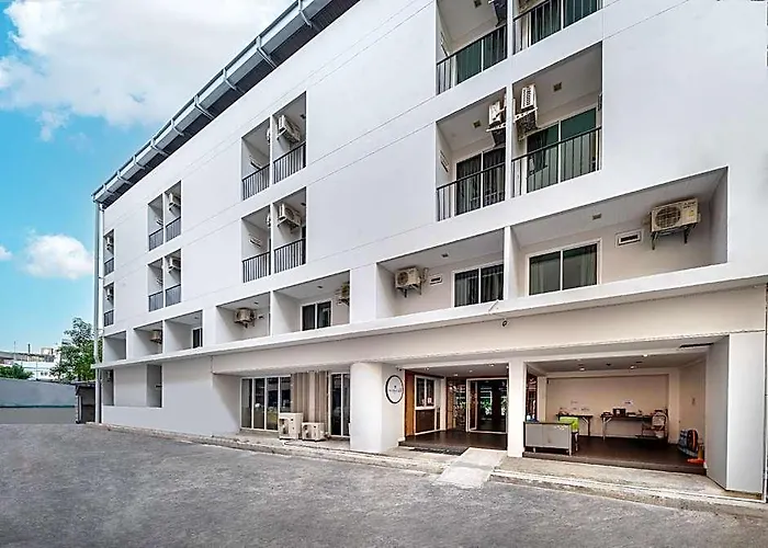 The Urban Oasis 3*